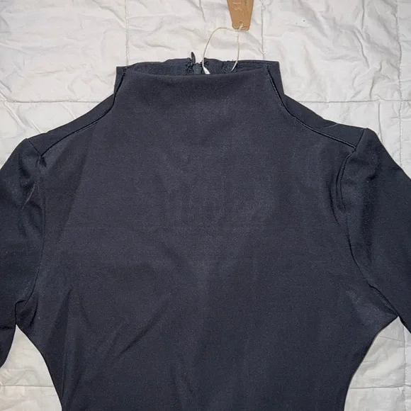 SKIMS ALL-IN-ONE LONG SLEEVE MID THIGH ONESIE - Picture 6 of 15